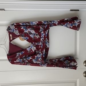 Essue Long Sleeve Midriff Open Back Top Sz L